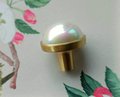 Big faux pearl and gold brass drawer pull/Pearly cabinet handle/white pearl drawer knob/round white pearl door handle/brass and pearl handle