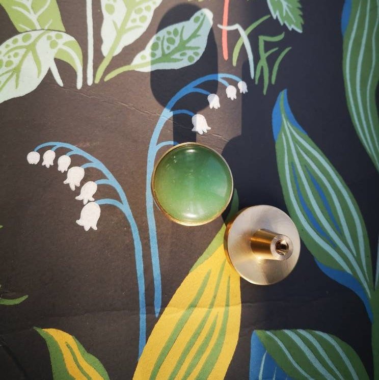 Round polished apple green jade drawer handle/Green stone and gold brass cabinet pull/Leaf green gemstone door knob/Green stone hardware