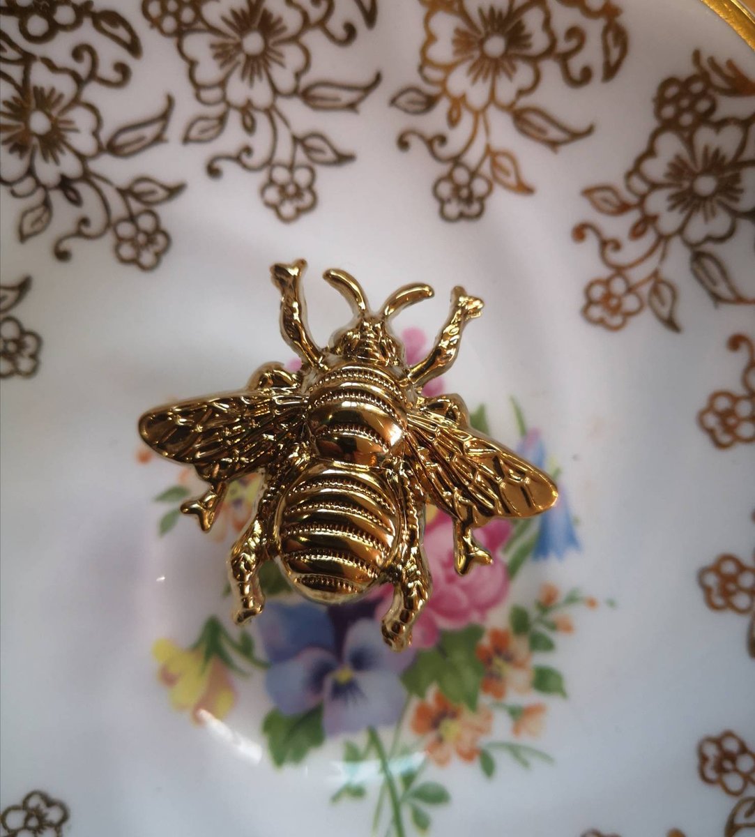 Gold or silver bumble bee cabinet pull/Honey bee drawer knob/Shiny gold or silver bee door handle/IKEA furniture hack/Bee door knob