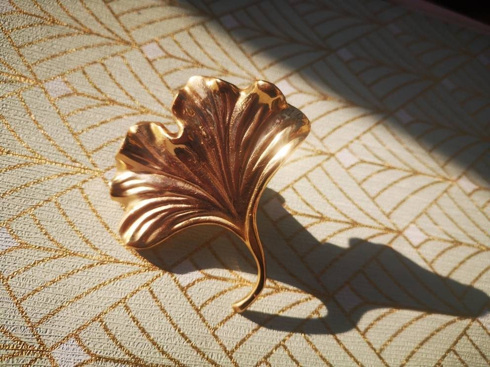 Large Golden Gingko Leaf shaped left or right facing Cabinet Pull/Solid brass Gingko leaf drawer knob/Leaf shaped door handle/brass hardware