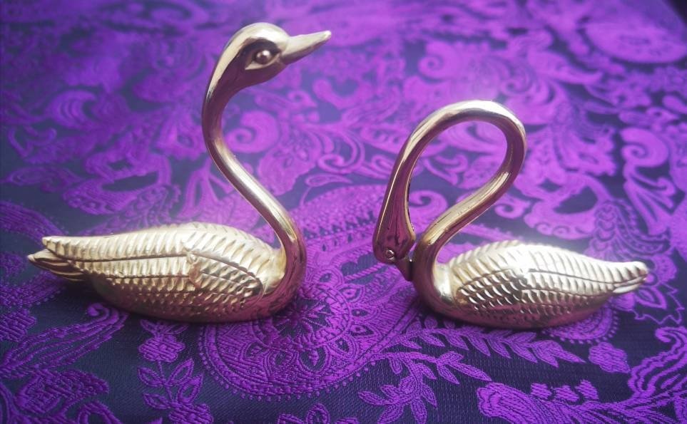 Gold brass swimming swans cabinet handle/Brass Swan drawer pull/Gold bird shaped door knob/Gold swan brass door handle/Signet drawer handle