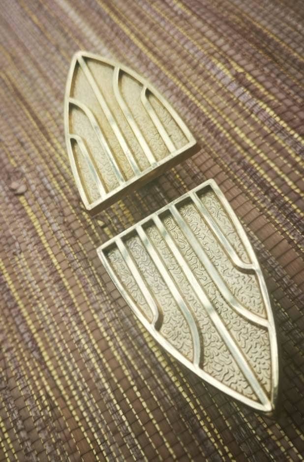 Art deco style cabinet pull/Gold geometric door handle/Brass arrow shaped drawer knob/Modern brass furniture hardware/Classic vintage handle