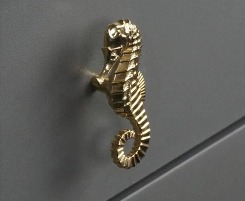 Shiny gold sea horse cabinet pull/Brass seahorse door handle/seaside drawer pull/gold furniture hardware/upcycling door knob/beach decor