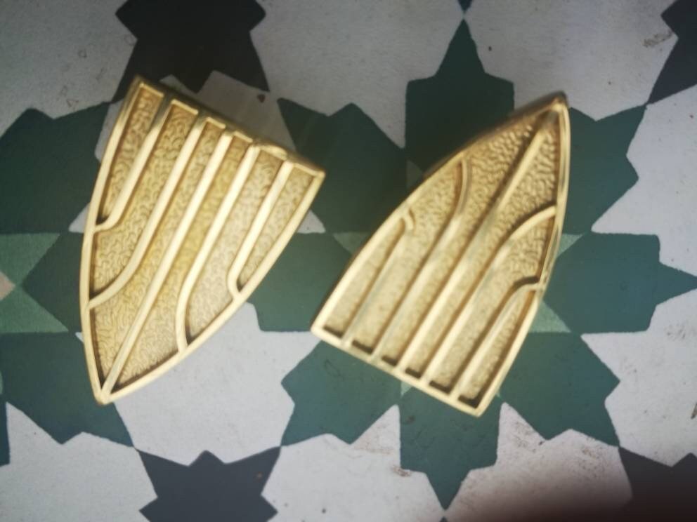 Art deco style cabinet pull/Gold geometric door handle/Brass arrow shaped drawer knob/Modern brass furniture hardware/Classic vintage handle