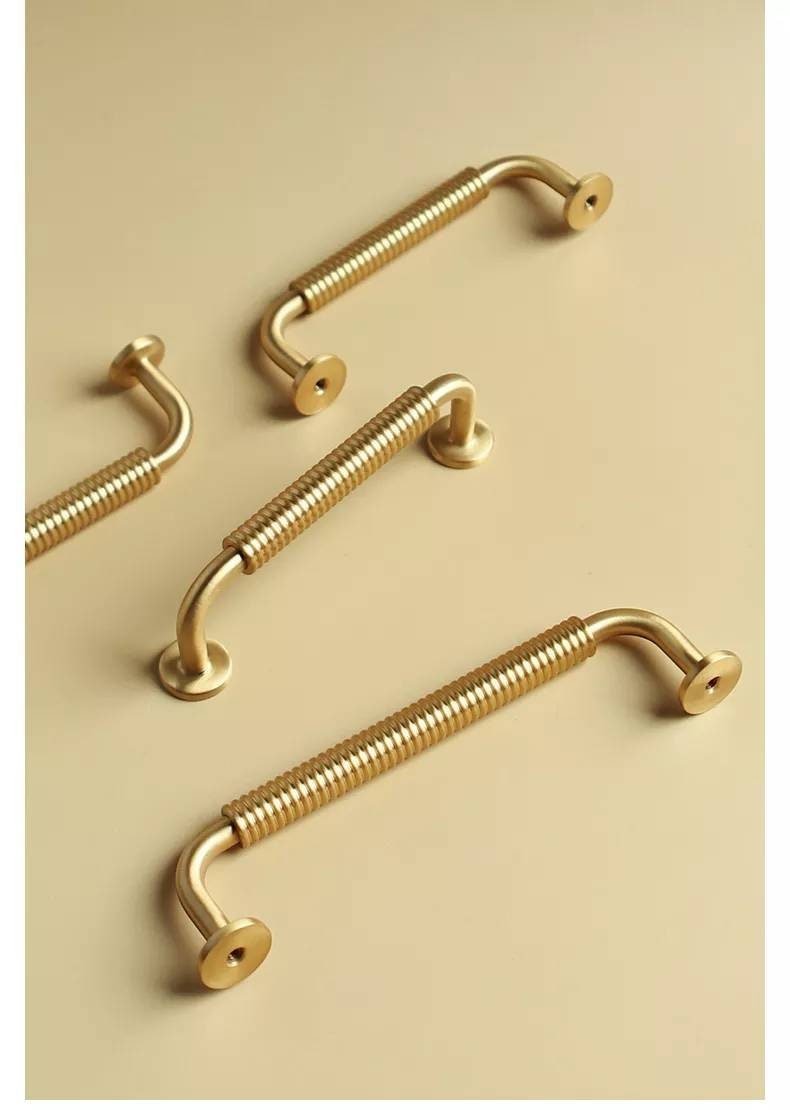 Gold vintage style curved handle/Classic shaped cabinet handle/Brass drawer pull/Brass furniture hardware/Gold curved drawer pull/Gold pull