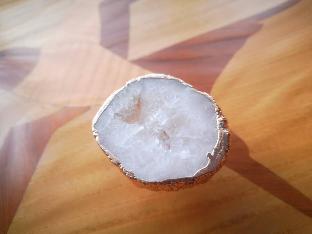 White quartz crystal slice drawer pull/Raw crystal cabinet handle/Crystal furniture hardware/Crystal and brass cabinet pull/Geode door knob