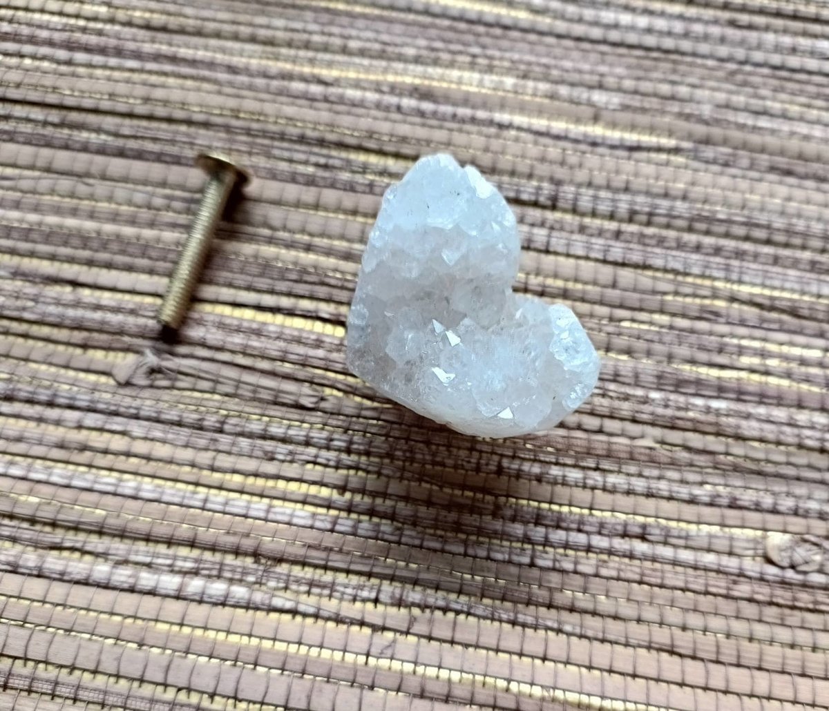 Heart shape amethyst or white quartz crystal geode cabinet handle/heart shaped gemstone drawer handle/small rough cut crystal door handle