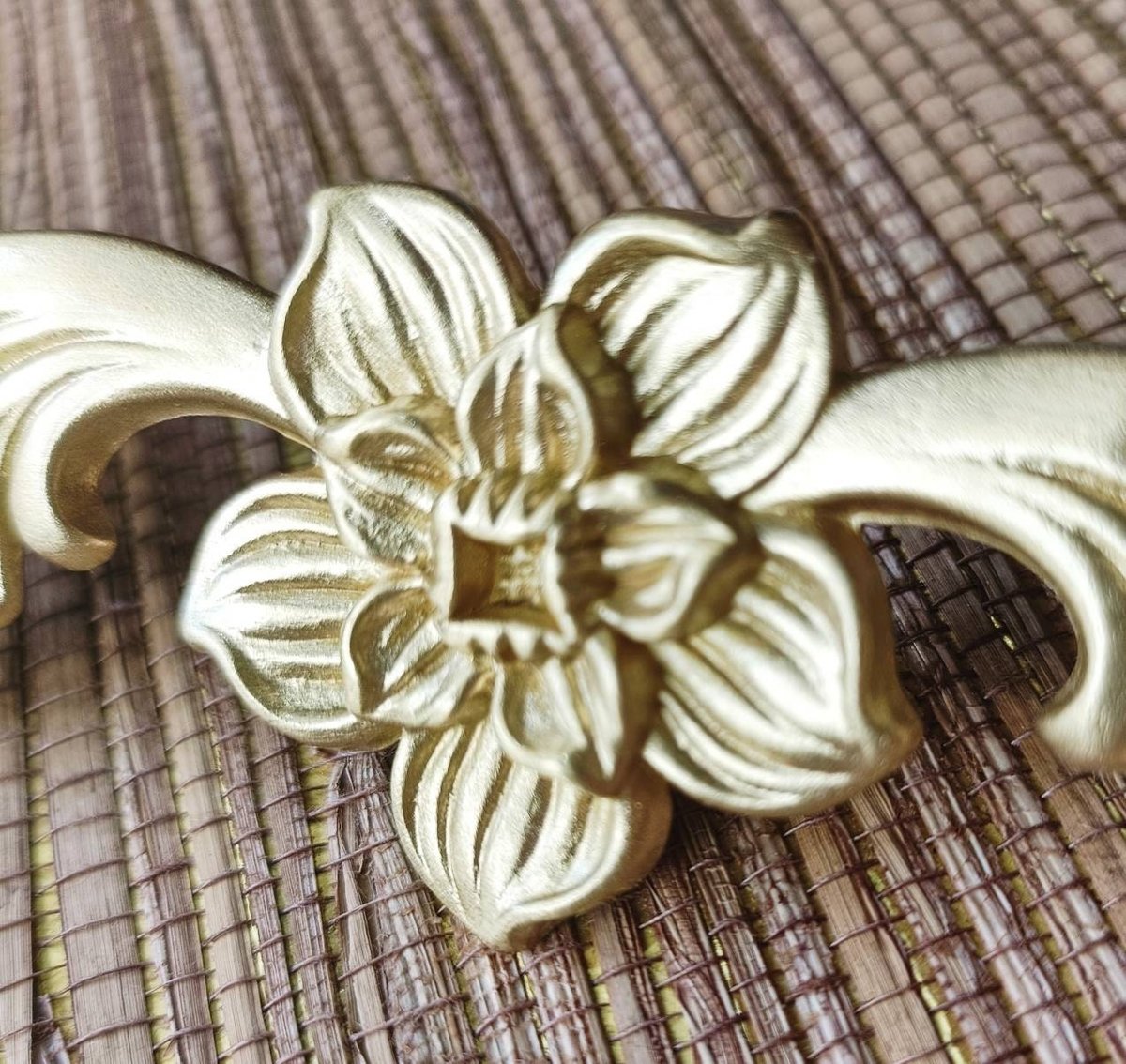 Gold baroque flower style solid brass cabinet pull/Antique French style drawer handle/brass furniture hardware/Gold Rocco style door handle