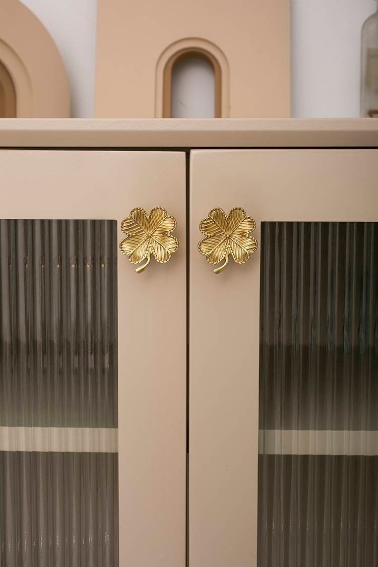 Lucky gold four leaf clover shaped cabinet pull/Shamrock shaped drawer knob/Clover leaf design door handle/Solid brass furniture hardware