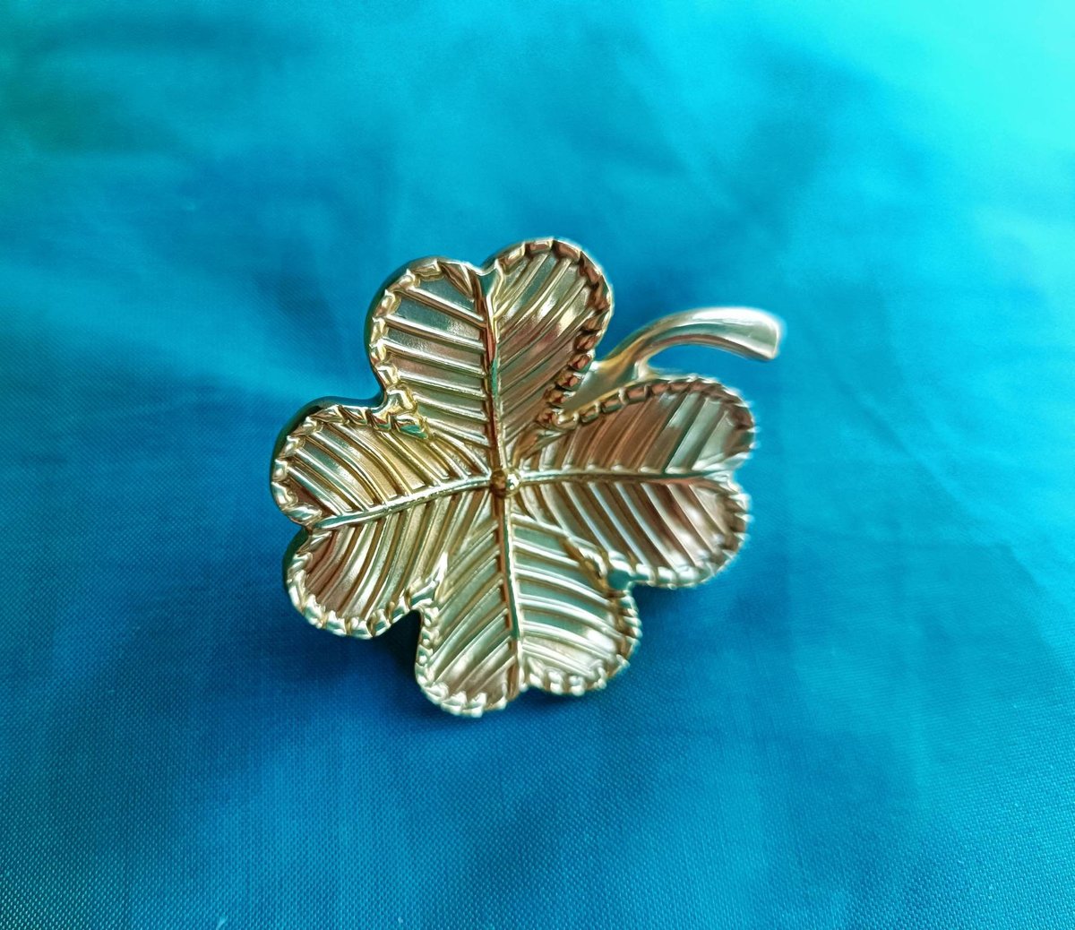 Lucky gold four leaf clover shaped cabinet pull/Shamrock shaped drawer knob/Clover leaf design door handle/Solid brass furniture hardware