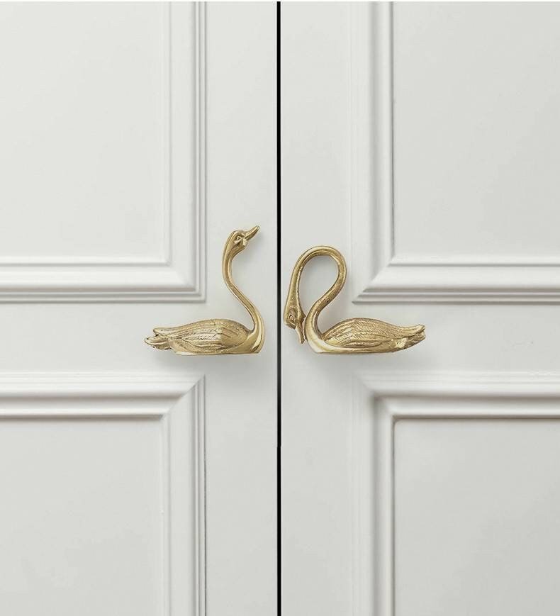 Gold brass swimming swans cabinet handle/Brass Swan drawer pull/Gold bird shaped door knob/Gold swan brass door handle/Signet drawer handle