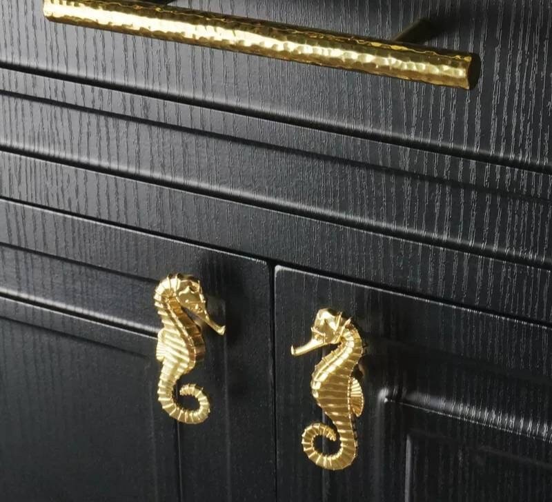 Shiny gold sea horse cabinet pull/Brass seahorse door handle/seaside drawer pull/gold furniture hardware/upcycling door knob/beach decor