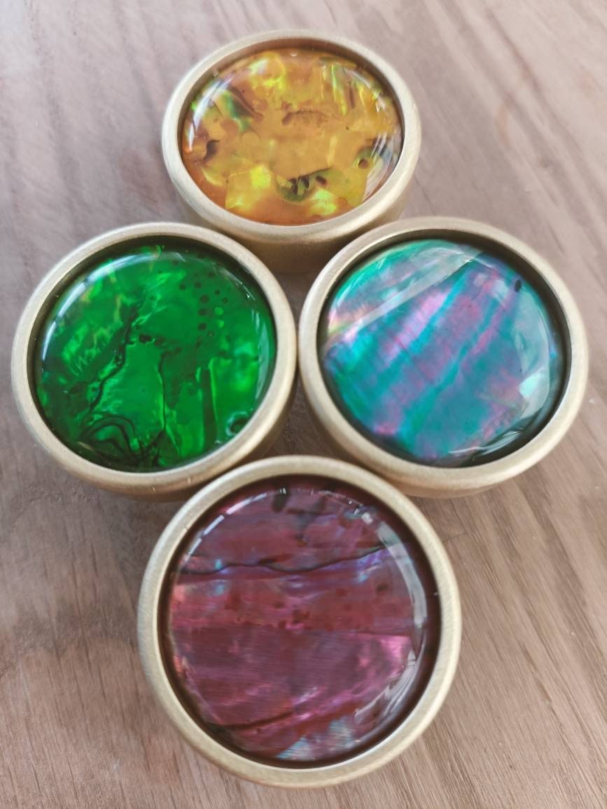 Bright coloured mother of pearl drawer pull/vibrant coloured pearl cabinet handle/shell door handle/furniture hardware/Pearl drawer knob