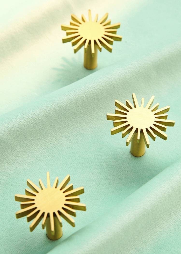 Gold brass sun door handle/star shaped drawer knob/Gold star cabinet pull/Brass furniture hardware/Nursery decor/Gold drawer pull/sunshine
