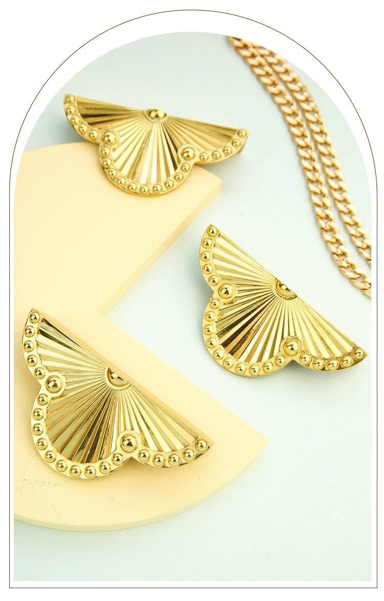 Ornate shiny gold brass cabinet pull/Clover shaped drawer pull/Semi circle door handle/ furniture hardware/kitchen handles/home improvement