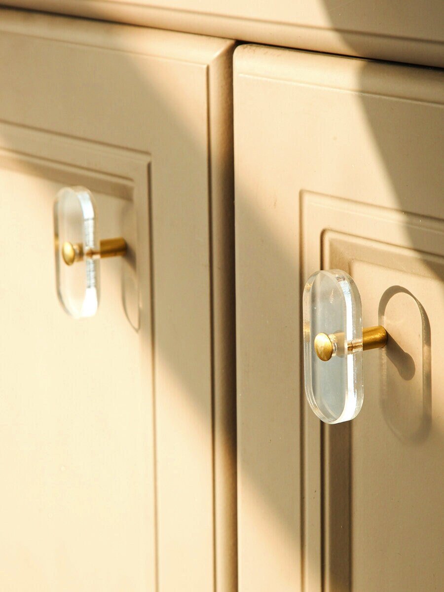 Clear lucite and brass bar shaped cabinet handle/Clear acrylic resin and gold brass drawer pull/Transparent lucite and brass door handle