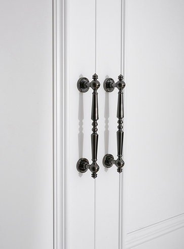 Shiny black traditional shaped bar handle/Black brass cabinet pull/kitchen door handle/Bar drawer pull/furniture hardware/home improvement