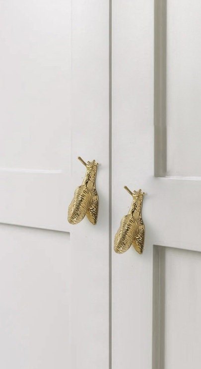 Gold Garden Snail Cabinet Pull/Snail shaped solid brass door handle/Snail drawer pull/Quirky door knob/ DIY brass Furniture hardware