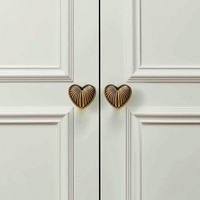 Love Heart Shaped Cabinet Pull/Gold, Silver or Bronze Heart Door Handle/Gold Heart Drawer Knob/Brass Furniture Hardware/Silver Drawer Handle