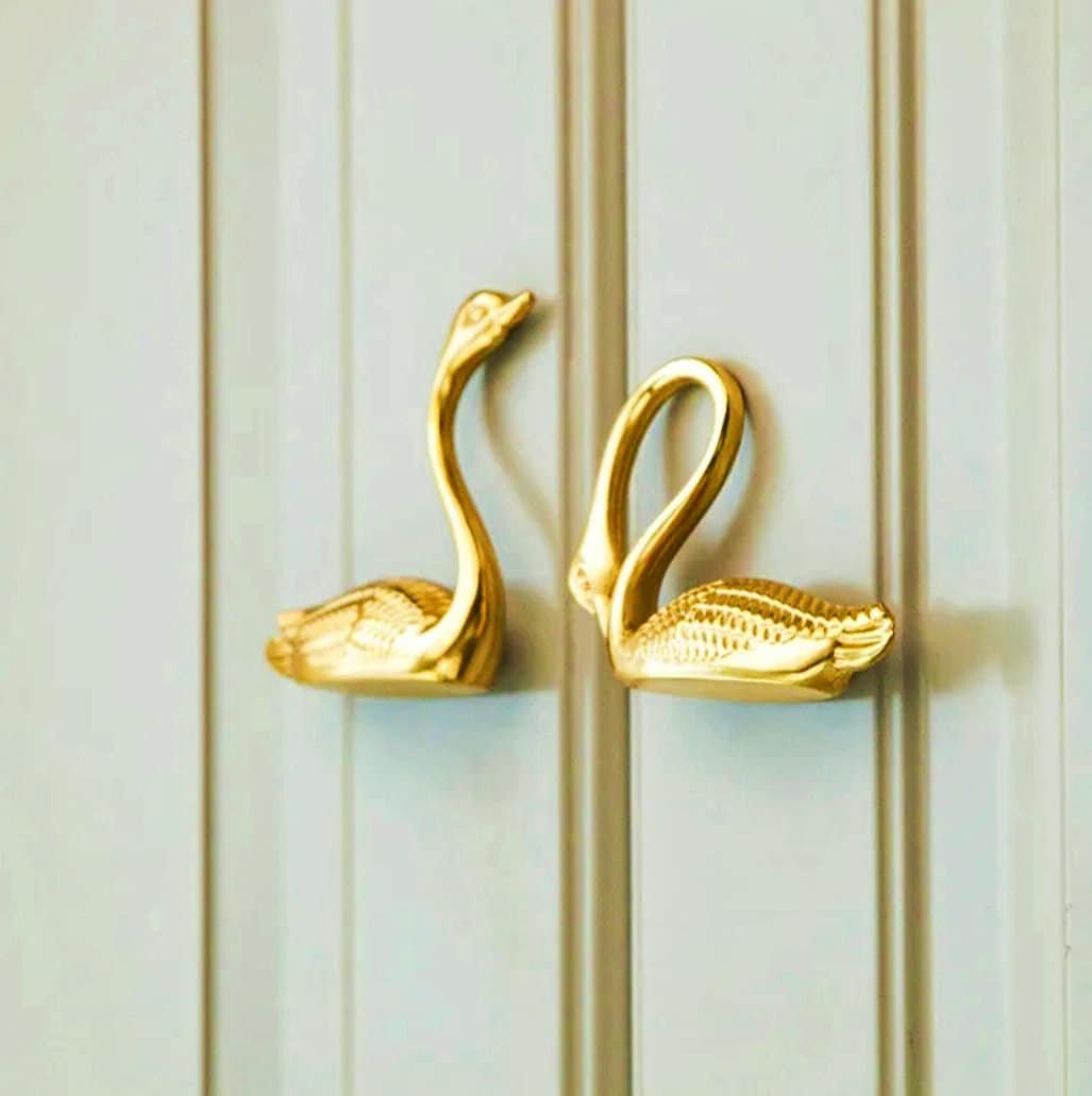 Gold brass swimming swans cabinet handle/Brass Swan drawer pull/Gold bird shaped door knob/Gold swan brass door handle/Signet drawer handle