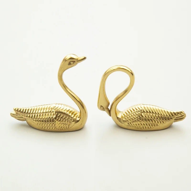Gold brass swimming swans cabinet handle/Brass Swan drawer pull/Gold bird shaped door knob/Gold swan brass door handle/Signet drawer handle