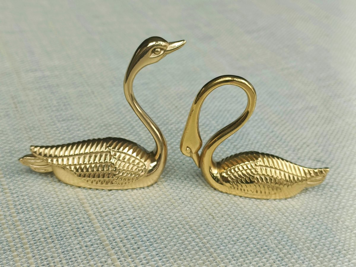 Gold brass swimming swans cabinet handle/Brass Swan drawer pull/Gold bird shaped door knob/Gold swan brass door handle/Signet drawer handle