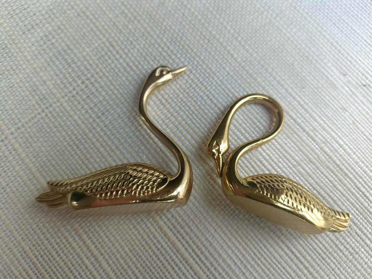 Gold brass swimming swans cabinet handle/Brass Swan drawer pull/Gold bird shaped door knob/Gold swan brass door handle/Signet drawer handle