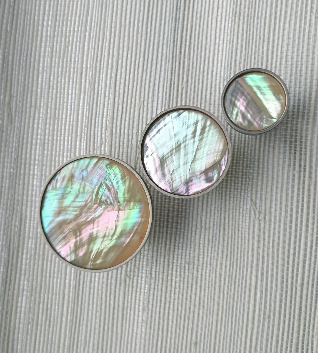 Round Iridescent Abalone Shell Drawer pull/Pearl Cabinet pull/mother of pearl door handle/light abalone knob/shell furniture hardware