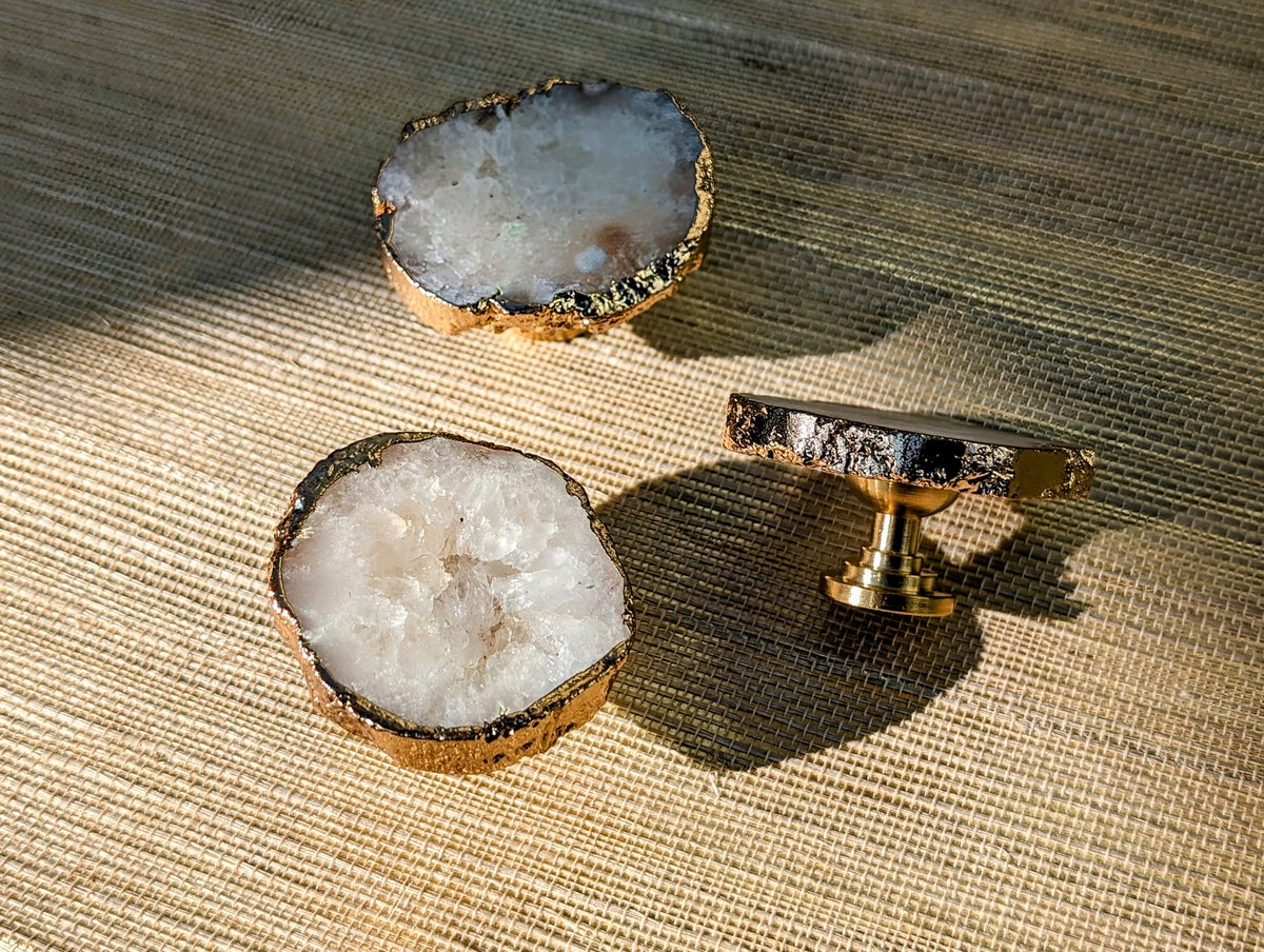 White quartz crystal slice drawer pull/Raw crystal cabinet handle/Crystal furniture hardware/Crystal and brass cabinet pull/Geode door knob