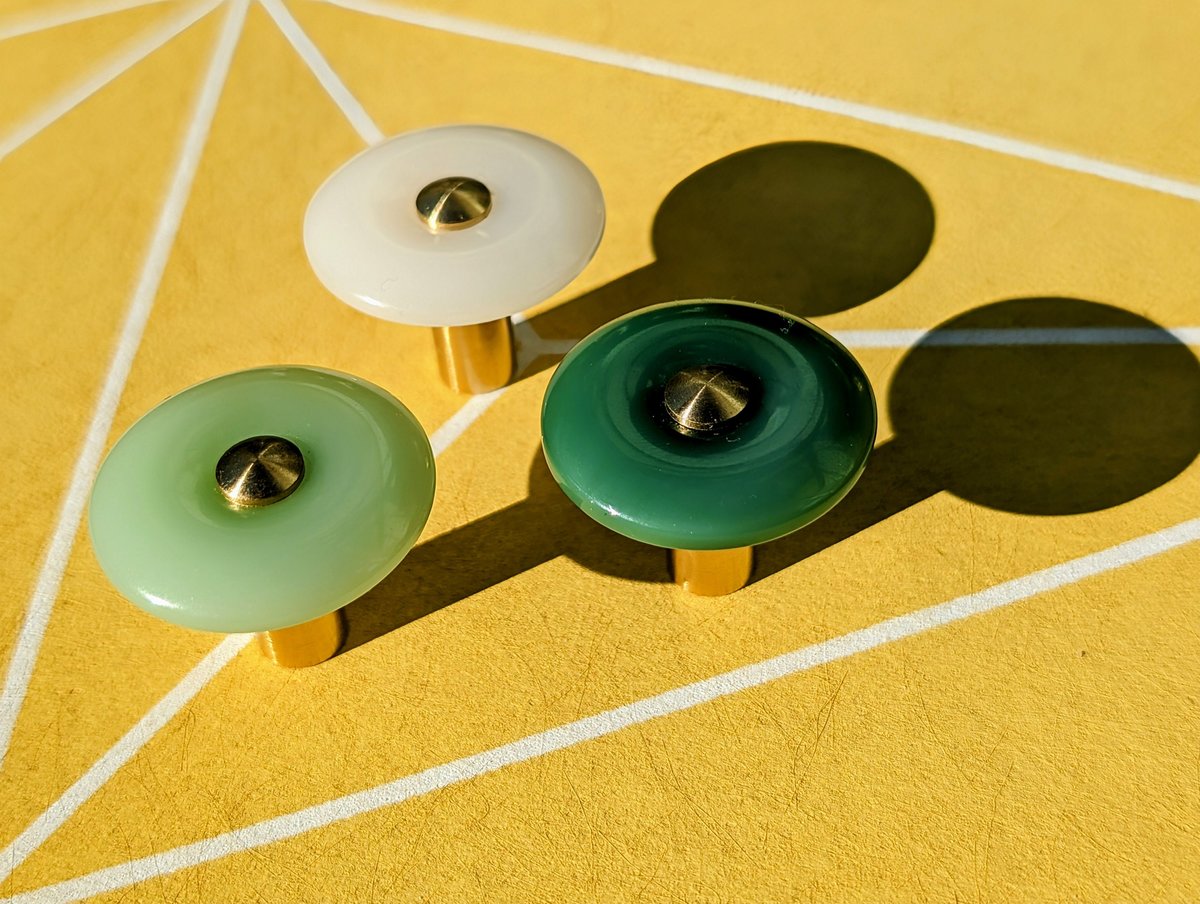 Round green or white resin and brass drawer handle/Green or white cabinet pull/Round brass and green resin door knob/Green drawer knob/MCM