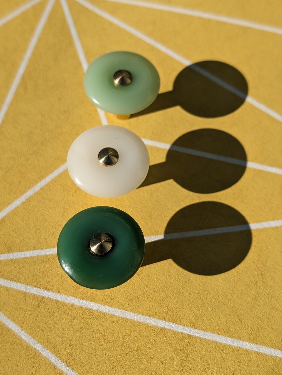 Round green or white resin and brass drawer handle/Green or white cabinet pull/Round brass and green resin door knob/Green drawer knob/MCM