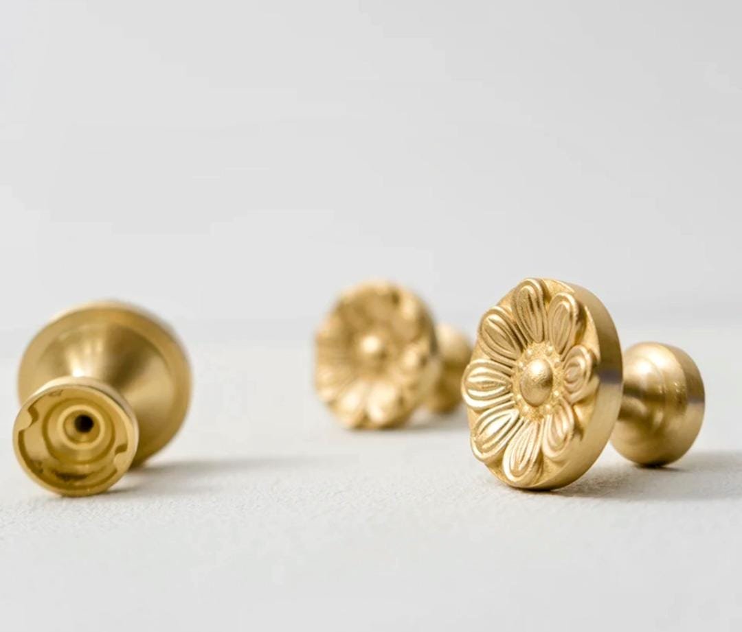Beautiful gold brass flower pattern cabinet handle/Vintage style drawer pull/Gold brass French style door knob/bedroom furniture hardware