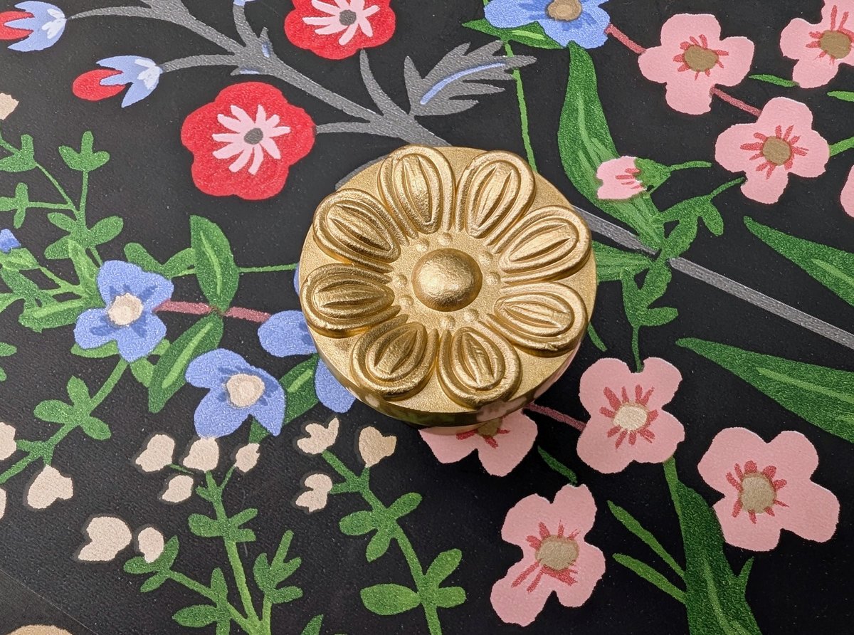 Beautiful gold brass flower pattern cabinet handle/Vintage style drawer pull/Gold brass French style door knob/bedroom furniture hardware