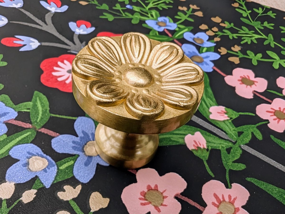 Beautiful gold brass flower pattern cabinet handle/Vintage style drawer pull/Gold brass French style door knob/bedroom furniture hardware