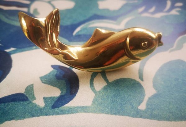 Shiny gold leaping fish drawer handle/koi carp cabinet pull/solid brass fish door handle/fish shaped drawer knob/gold furniture hardware