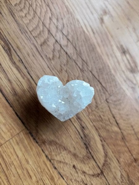 Heart shape amethyst or white quartz crystal geode cabinet handle/heart shaped gemstone drawer handle/small rough cut crystal door handle