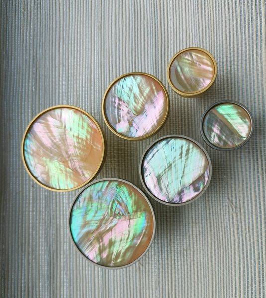Round Iridescent Abalone Shell Drawer pull/Pearl Cabinet pull/mother of pearl door handle/light abalone knob/shell furniture hardware