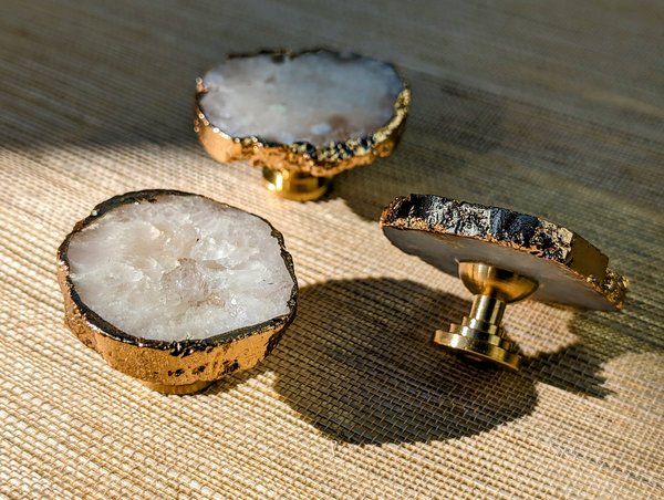 White quartz crystal slice drawer pull/Raw crystal cabinet handle/Crystal furniture hardware/Crystal and brass cabinet pull/Geode door knob