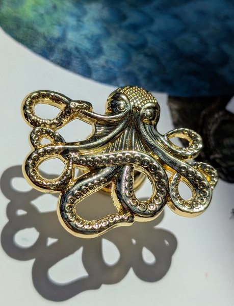 Gold octopus cabinet pull/Shiny gold Kracken drawer knob/Octopus drawer handle/quirky furniture hardware/deep sea door knob/Fun gold handle
