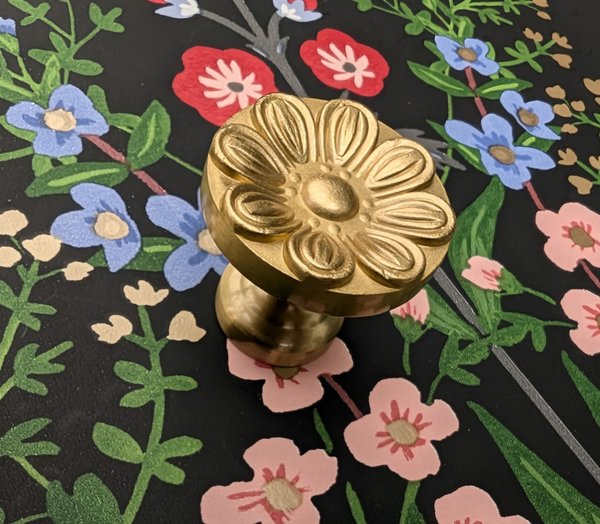 Beautiful gold brass flower pattern cabinet handle/Vintage style drawer pull/Gold brass French style door knob/bedroom furniture hardware