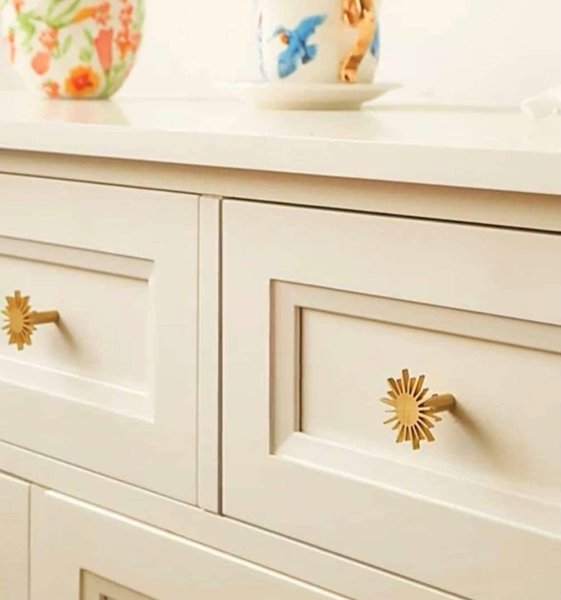 Gold brass sun door handle/star shaped drawer knob/Gold star cabinet pull/Brass furniture hardware/Nursery decor/Gold drawer pull/sunshine